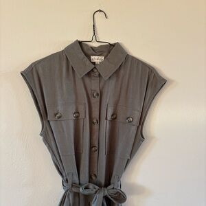 Wonderly khaki green sleeveless dress 🌿